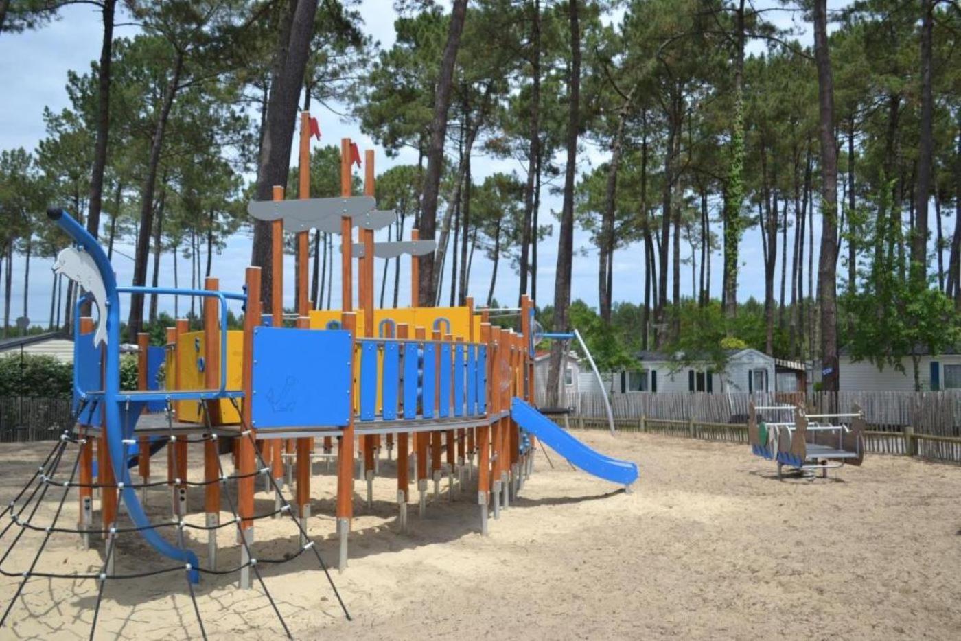 Sbvacances Tout Confort 2Ch Et 1Sdb, Environnement Calme Et Verdoyant Dans Camping 4 Etoiles Saint-Julien-en-Born Exterior photo